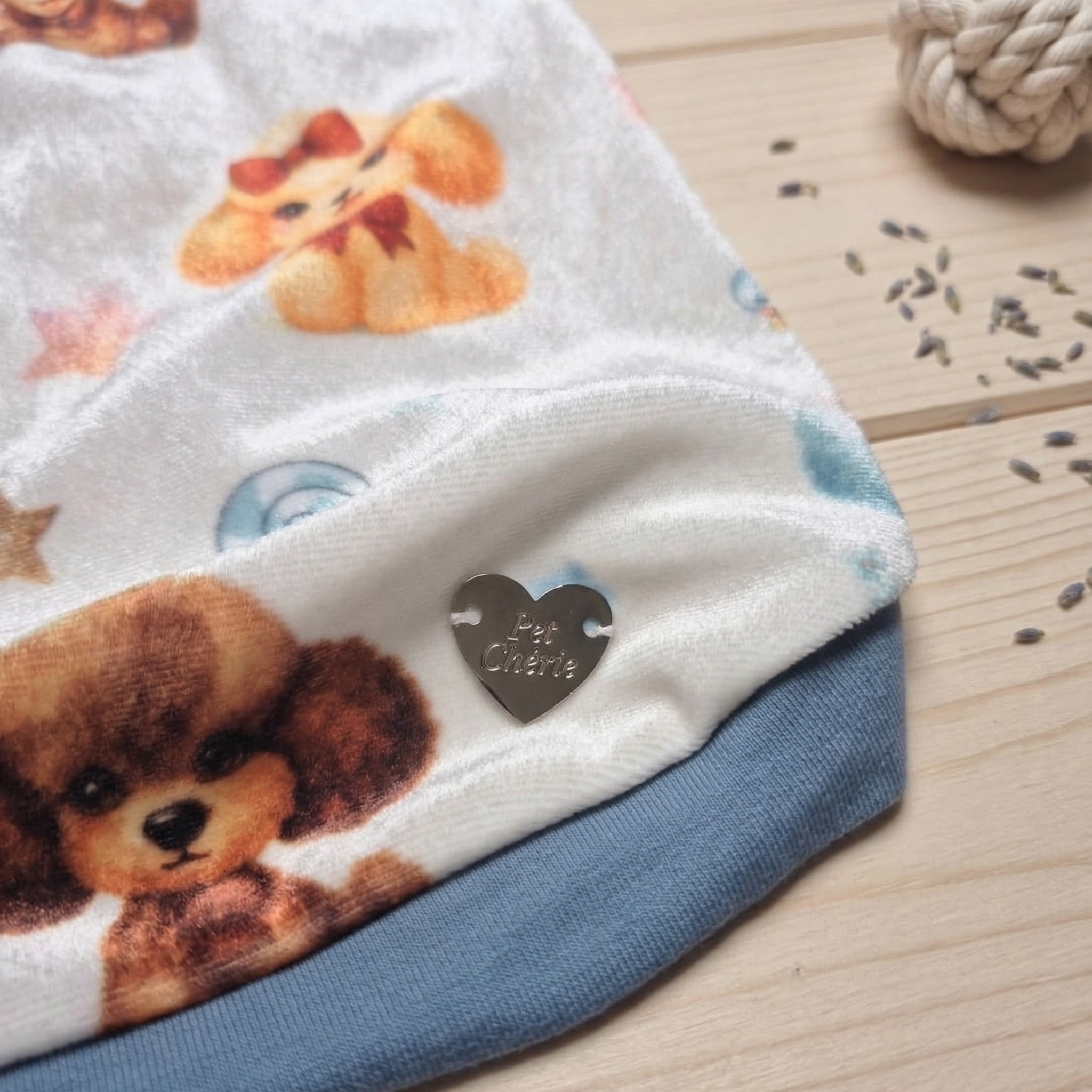 Poodle Blue Sweatshirt - Ciniglia Vellutata Blu con Ricamo Barboncino e Dettagli Glitter
